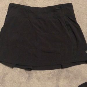 Lululemon Size 6 Tall Skirt Black